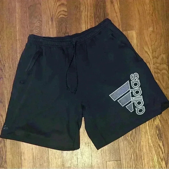 Menโs Adidas Black Sweatโ Workout Shorts, Size L - Picture 1 of 8